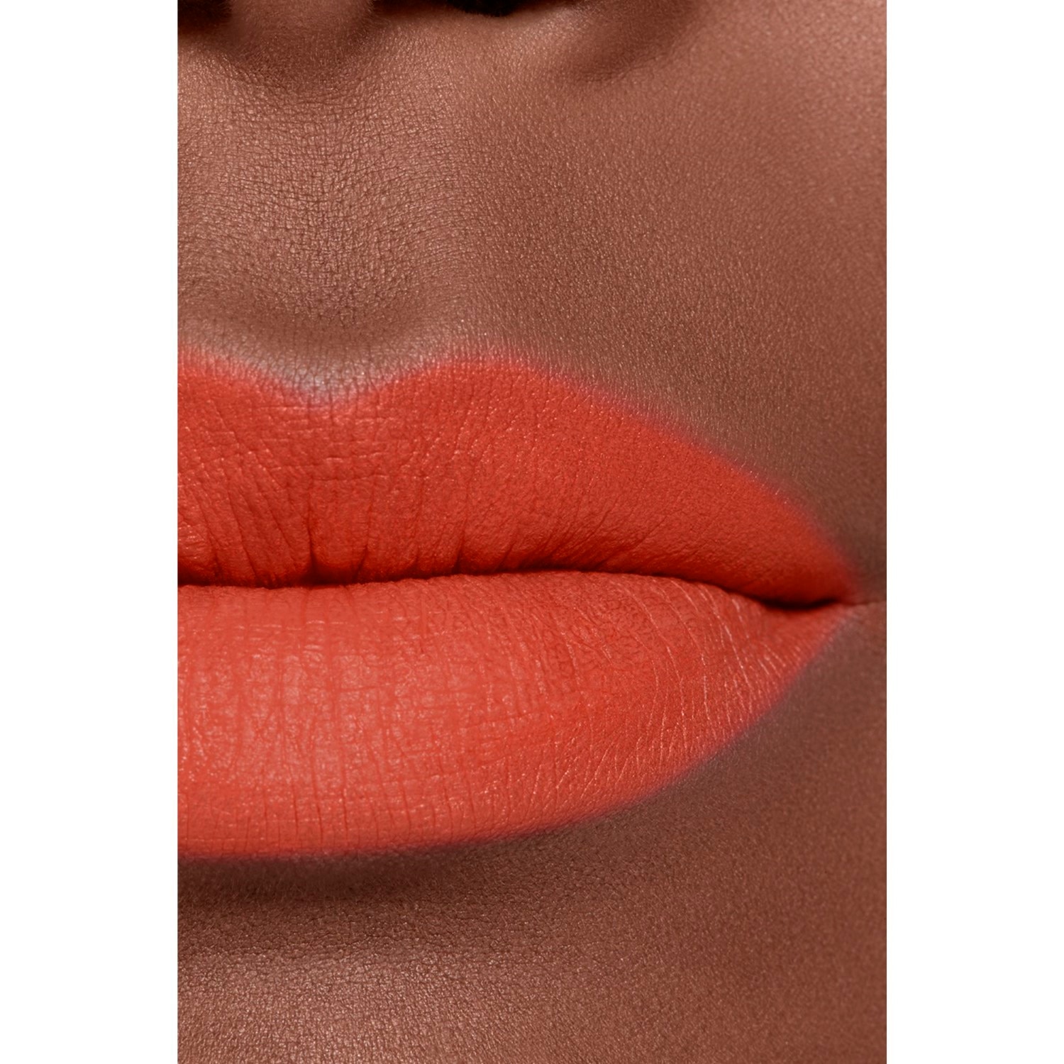 LA BARRA DE LABIOS LÍQUIDA MATE INTENSA DE LARGA DURACIÓN